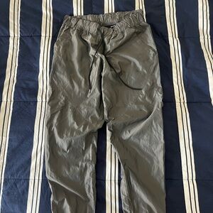 Under Armour women's gray Joggers